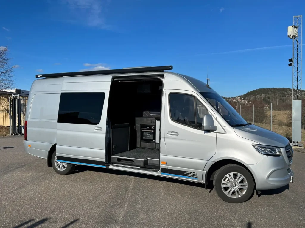 Special buss för resemontörer mm. VTL-Bil – Vägtransportledare specialbyggnation