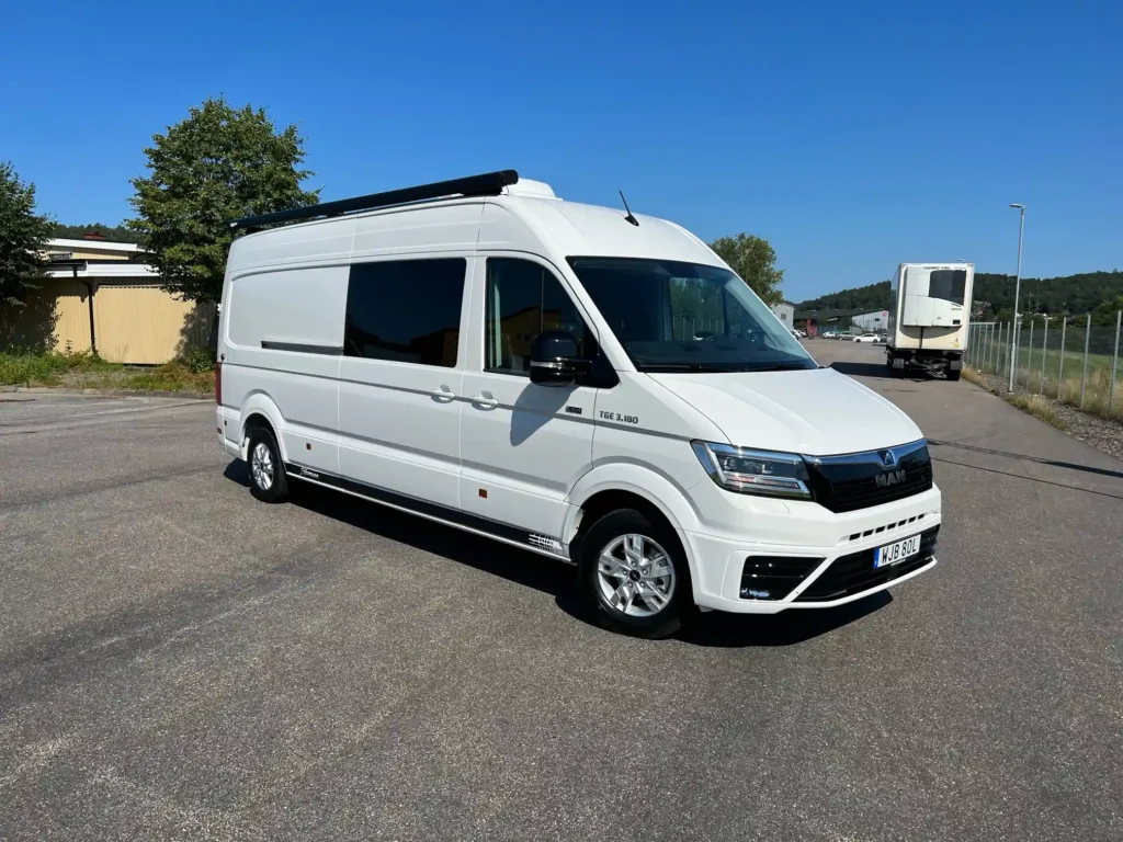 MAN TGE 180 4X4 automat Crossbuss nybyggd